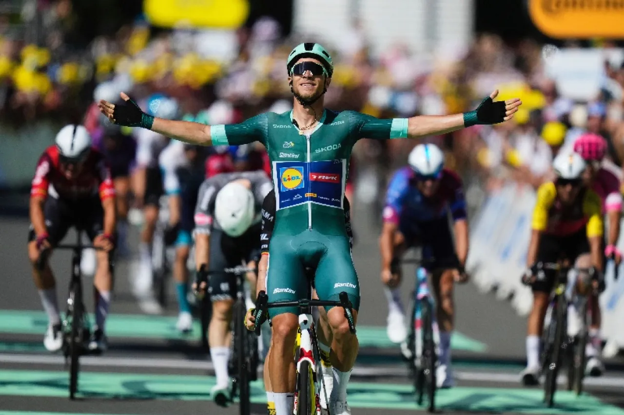 Jonathan Milan se lleva la 8va etapa del Tour de Francia en el último sprint