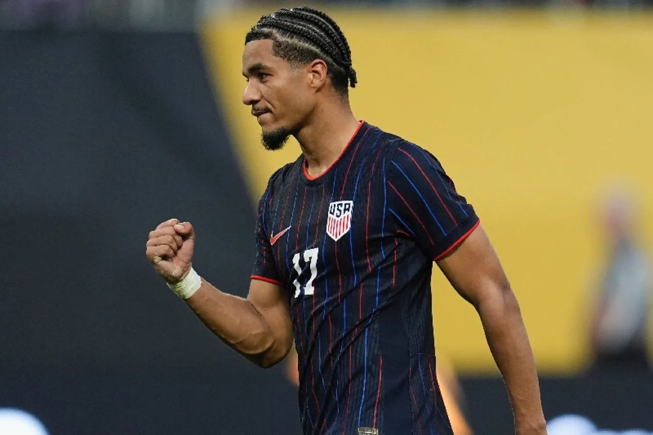 Firma Bayer Leverkusen a Malik Tillman
