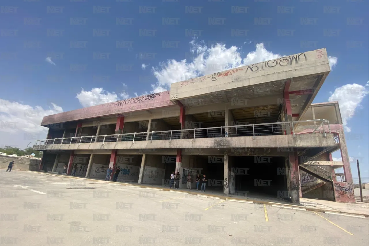 Alcalde recorre terreno donde construirán centro comunitario Colonial del Sur