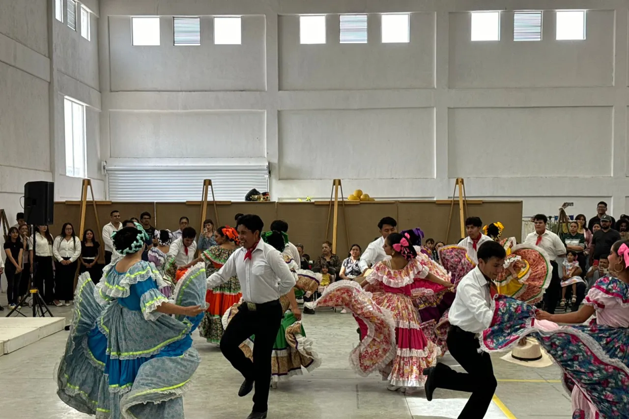 Celebra UTCJ fin de cursos de artes y oficios
