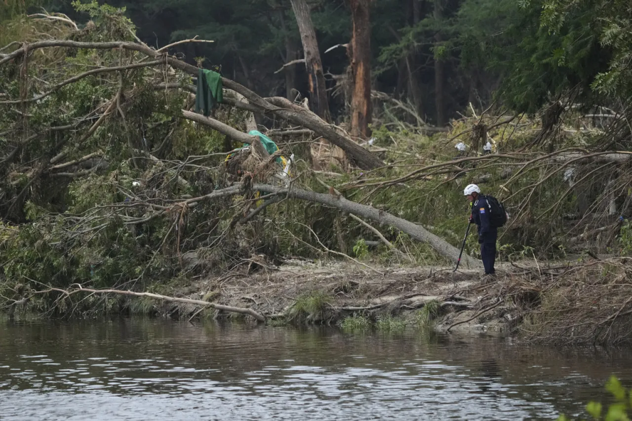 Suspenden búsqueda de víctimas de inundaciones en Texas