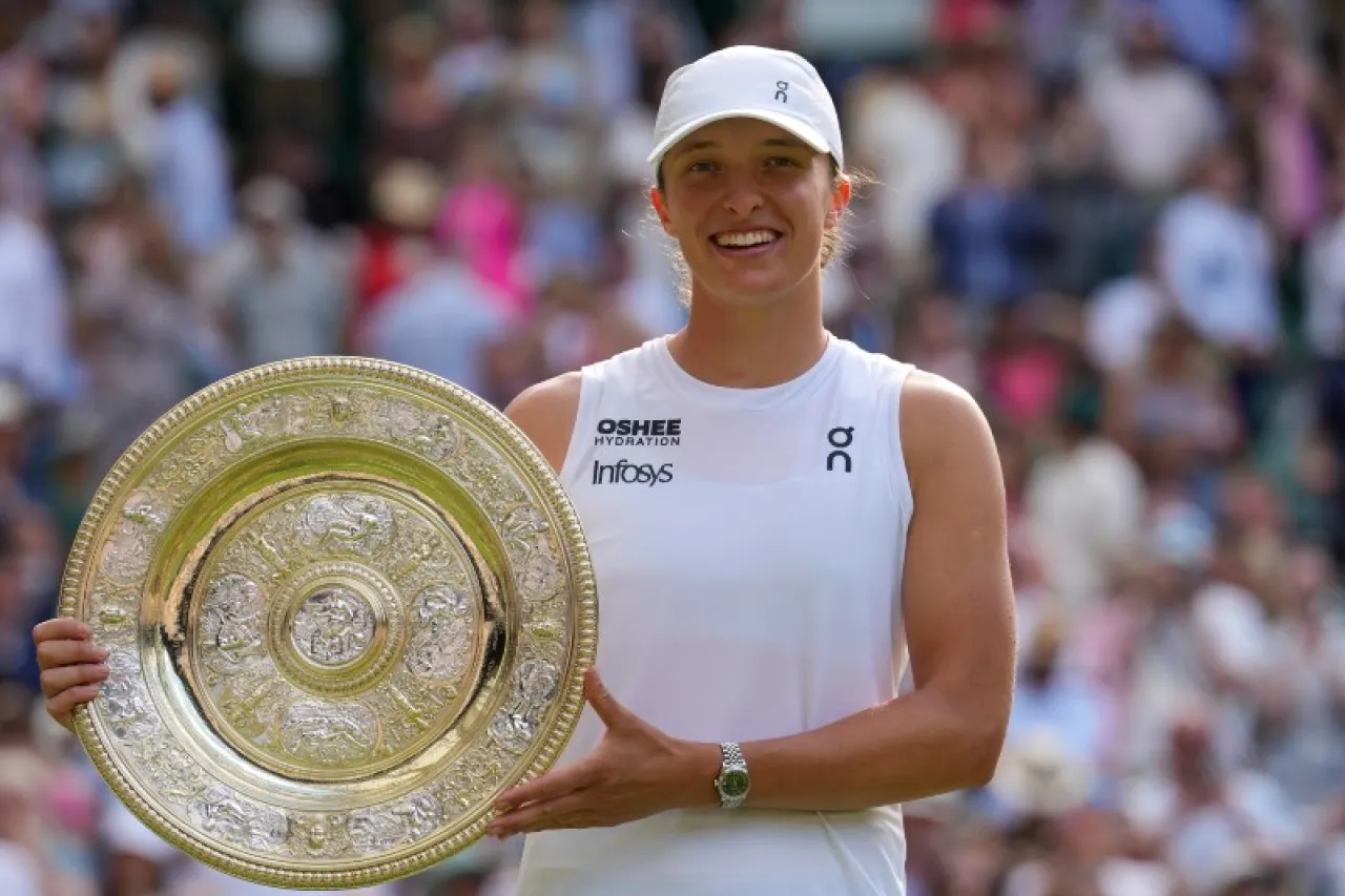 Iga Swiatek queda como la tercera tenista del mundo tras ganar Wimbledon