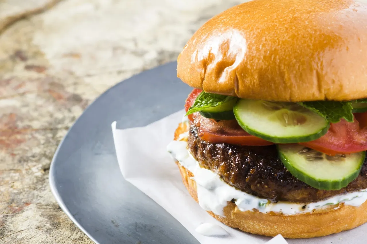 Hamburguesas de cerdo con sabor a comida callejera india