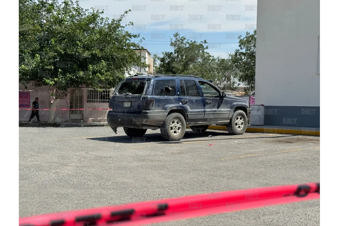 Detienen a dos tras enfrentamiento a tiros afuera de tienda de conveniencia