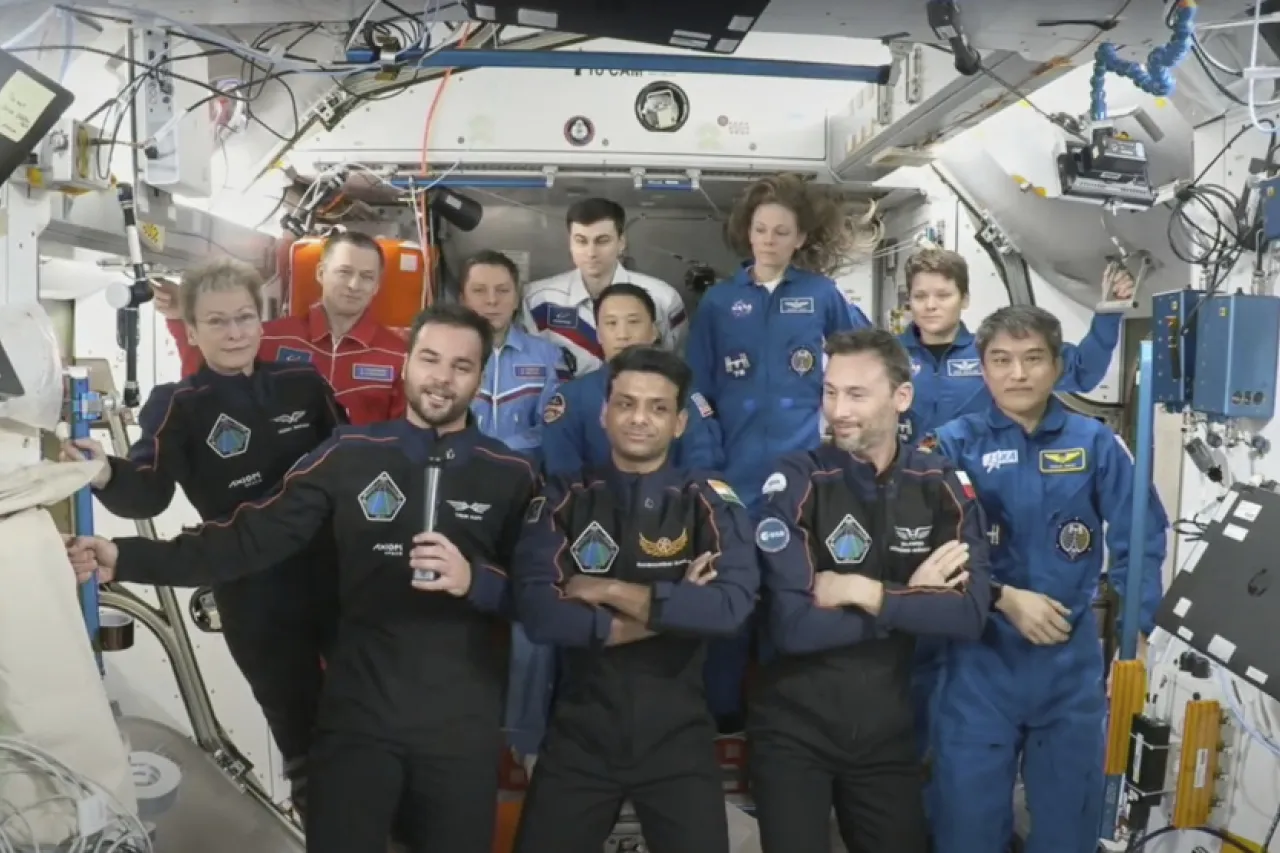 Astronautas de India, Polonia y Hungría regresan tras misión espacial