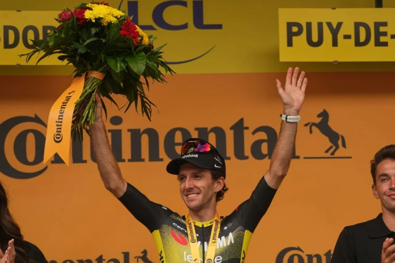 Simon Yates gana la primera montaña del Tour de Francia