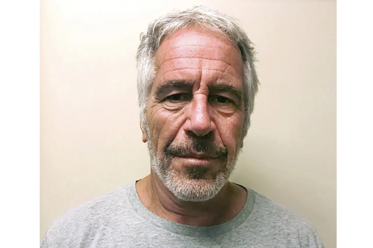 Demanda Trump a WSJ y Rupert Murdoch por reporte sobre vínculos con Epstein