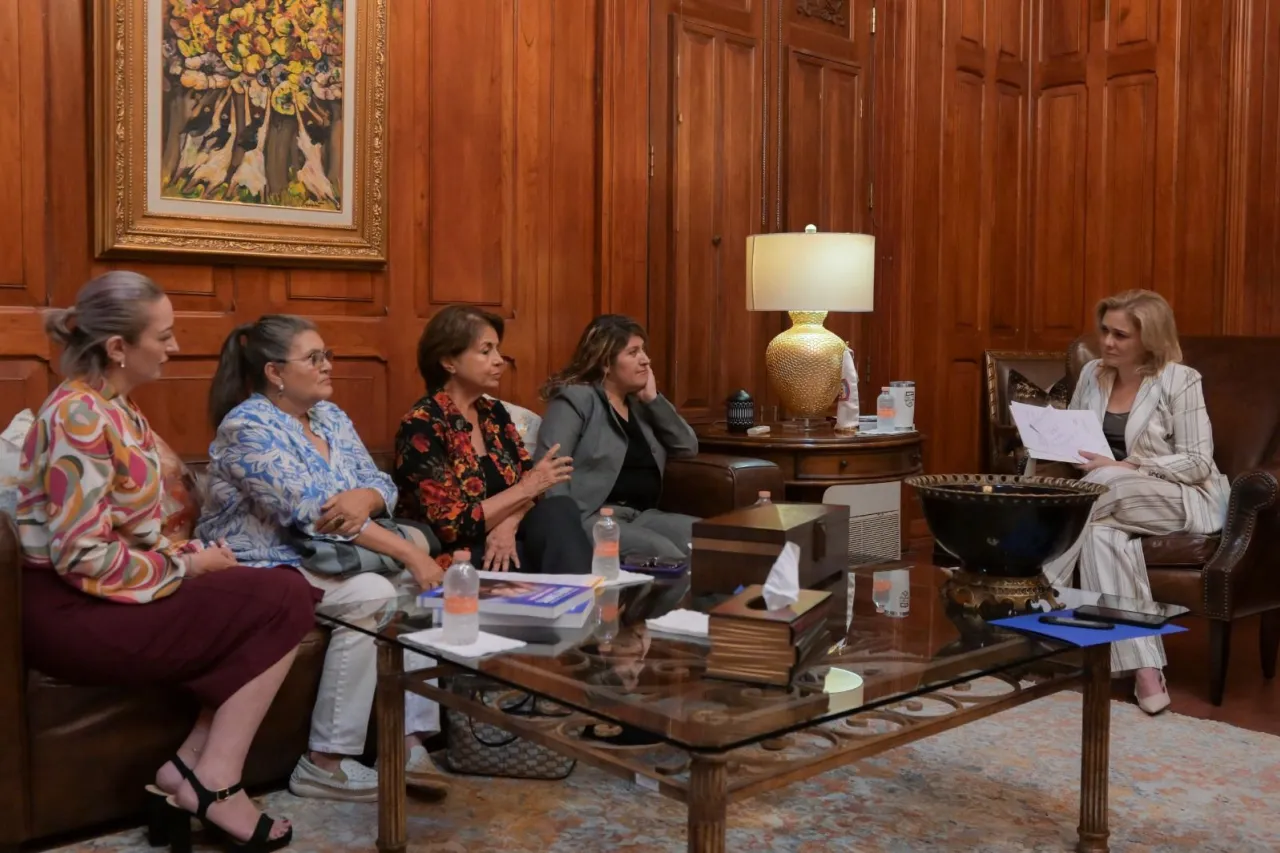 Se reúne Maru con activistas y representantes de colectivos de mujeres