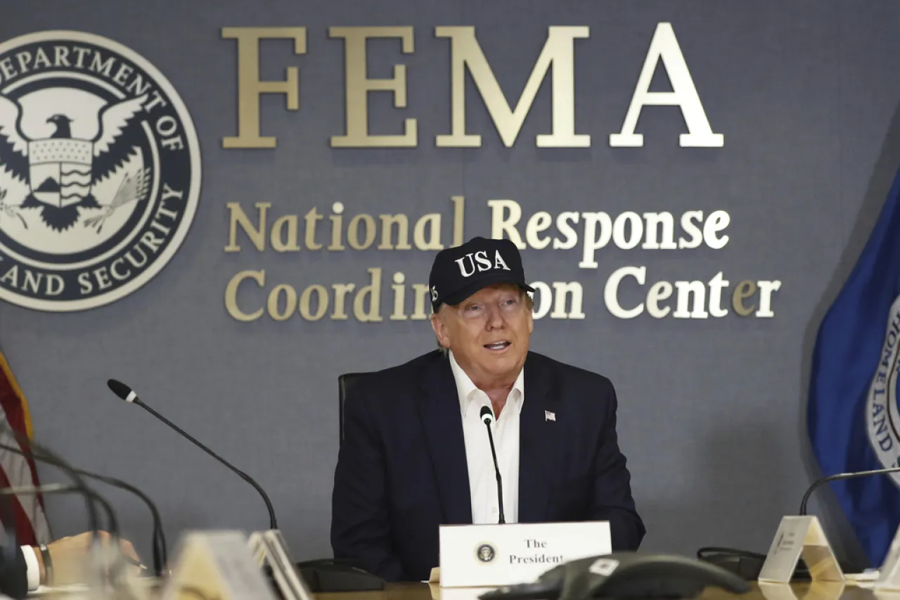 Estados demócratas demandan a FEMA por recortes contra desastres