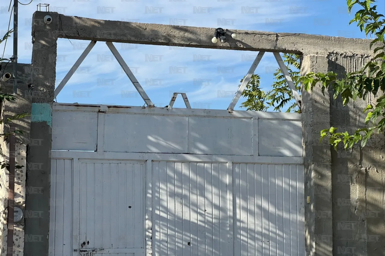 Balean portón de vivienda en colonia División del Norte