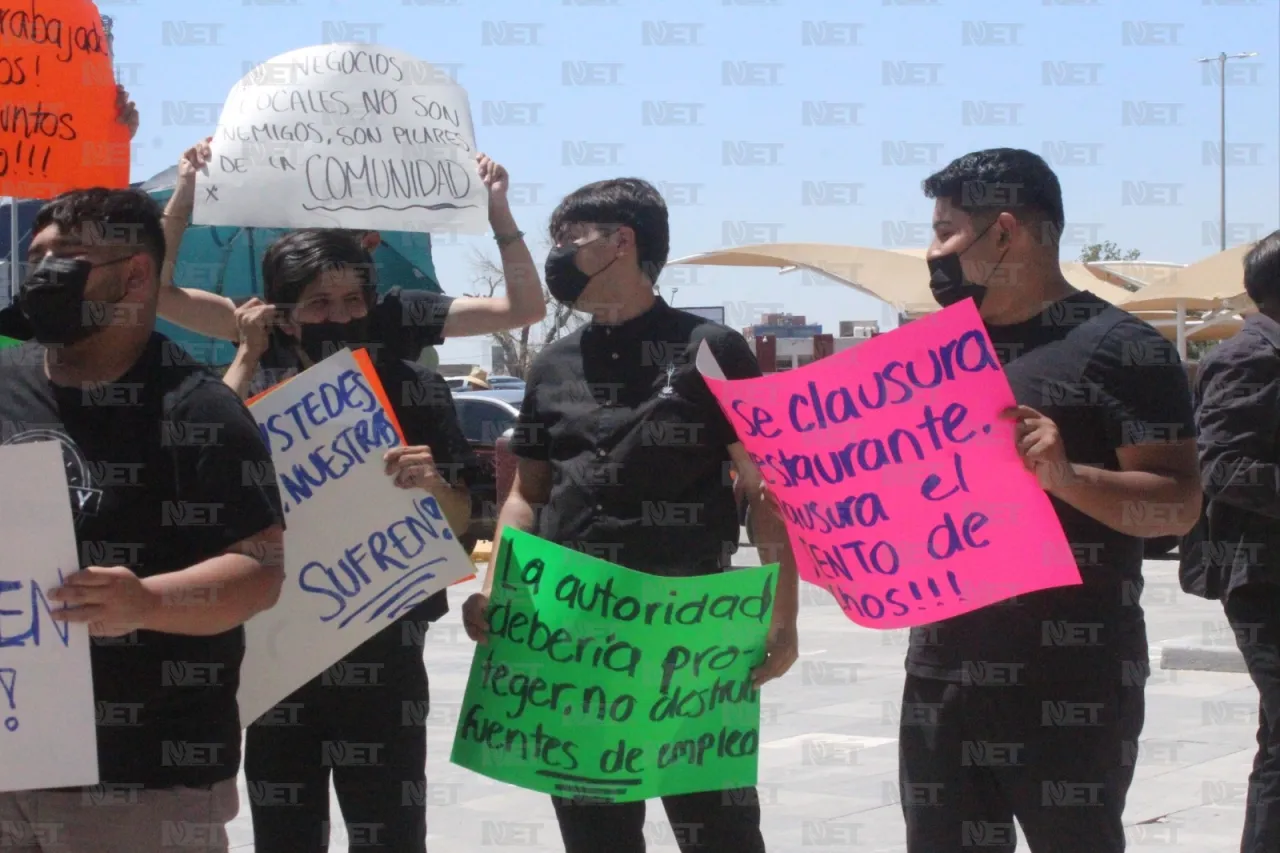 Protestan empleados de Casa Messer por clausura