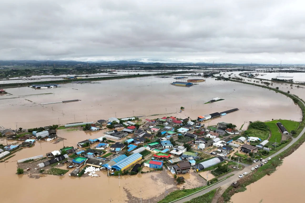 Al menos 4 muertos y mil 300 evacuados tras fuertes lluvias en Corea del Sur