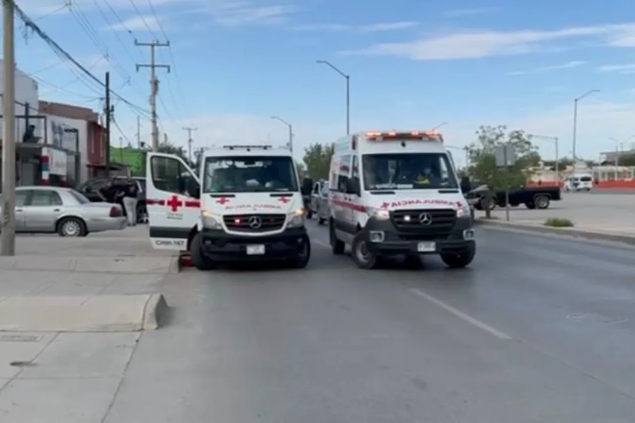 Camión de personal choca contra camioneta y deja varios lesionados