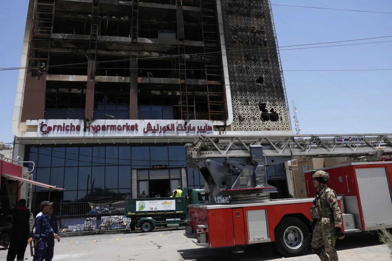 Incendio en centro comercial de Irak mata a 60 personas