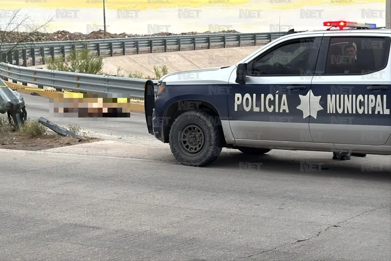 Tiran cadáver desde auto en el Camino Real