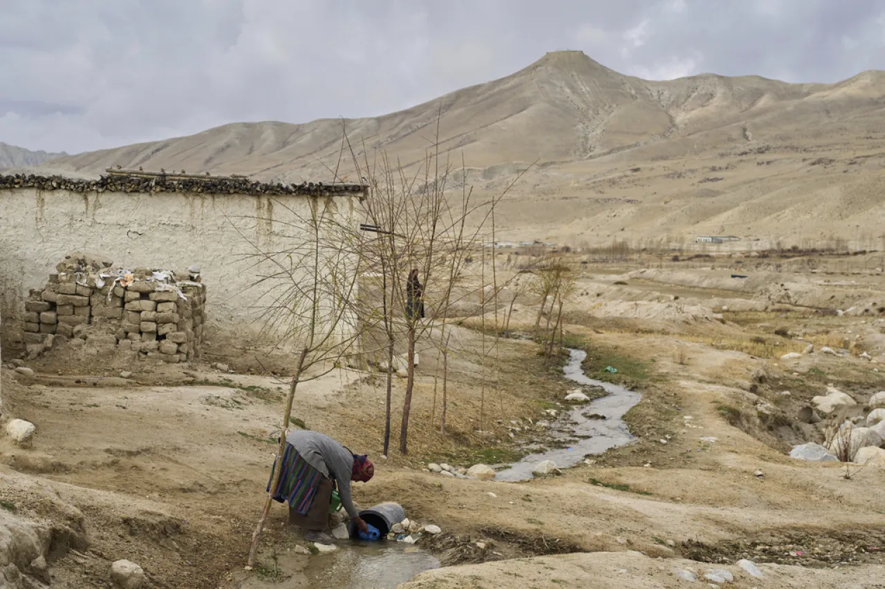 El cambio climático obliga a un pueblo en el Himalaya a mudarse en busca de agua