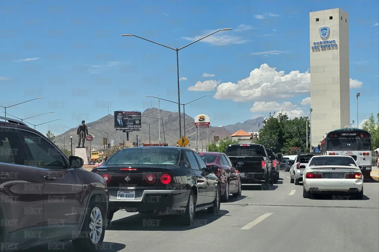 Fila hasta el Sanma para cruzar por el puente Libre