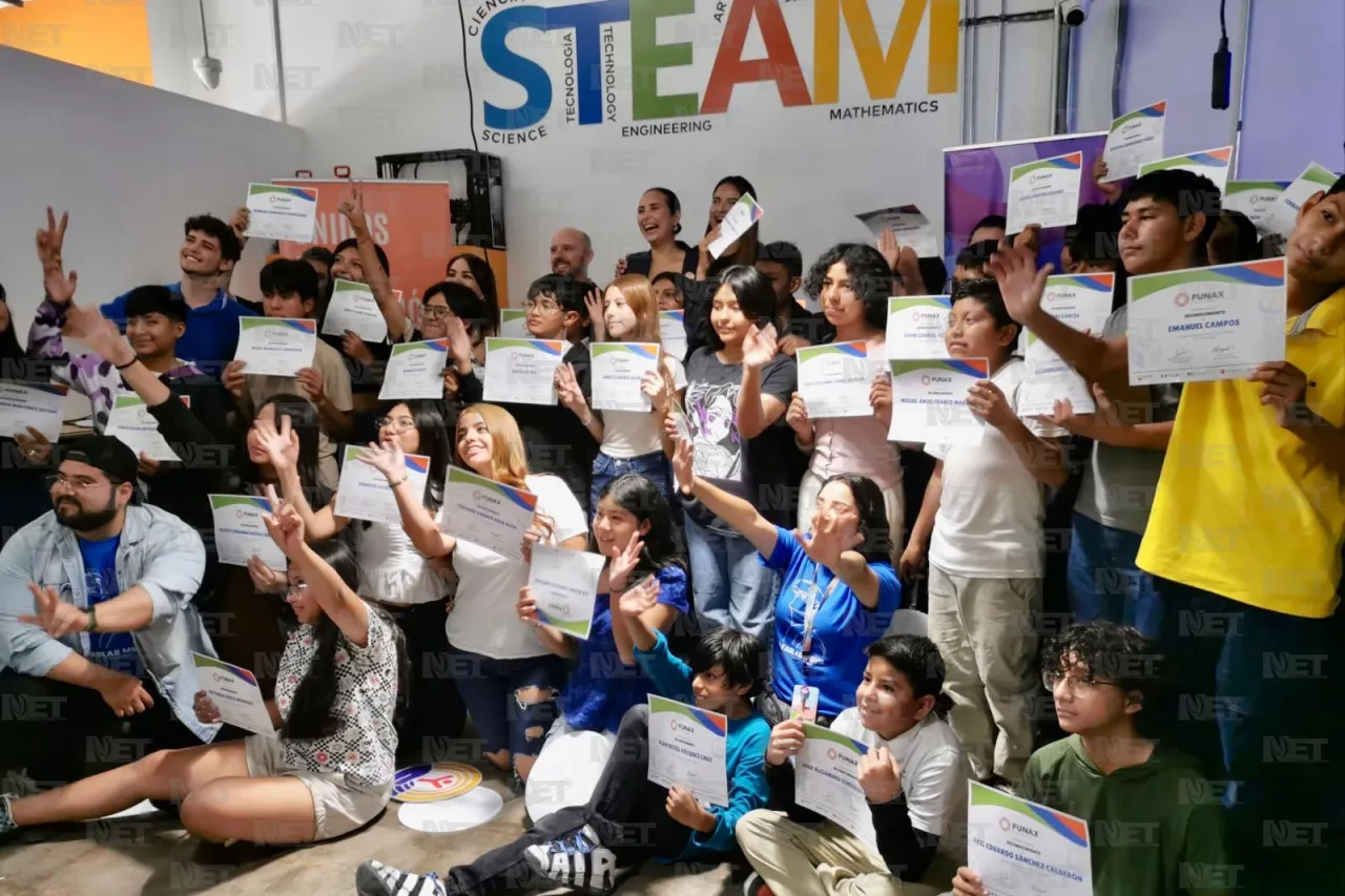 Alumnos de secundarias concluyen campamento de verano en Fab Lab Móvil