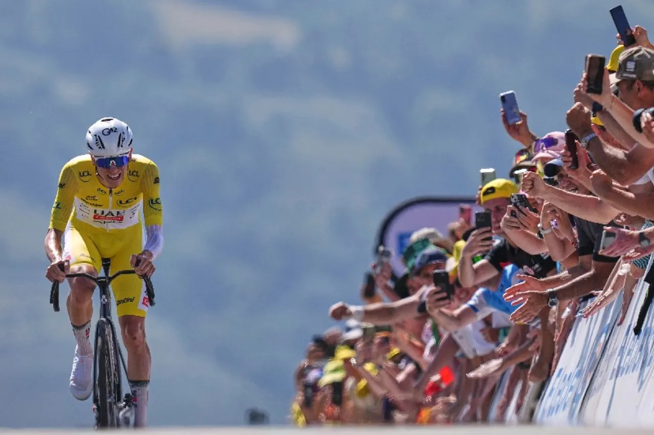 Descarta Tadej Pogačar correr La Vuelta España tras ganar Tour de Francia