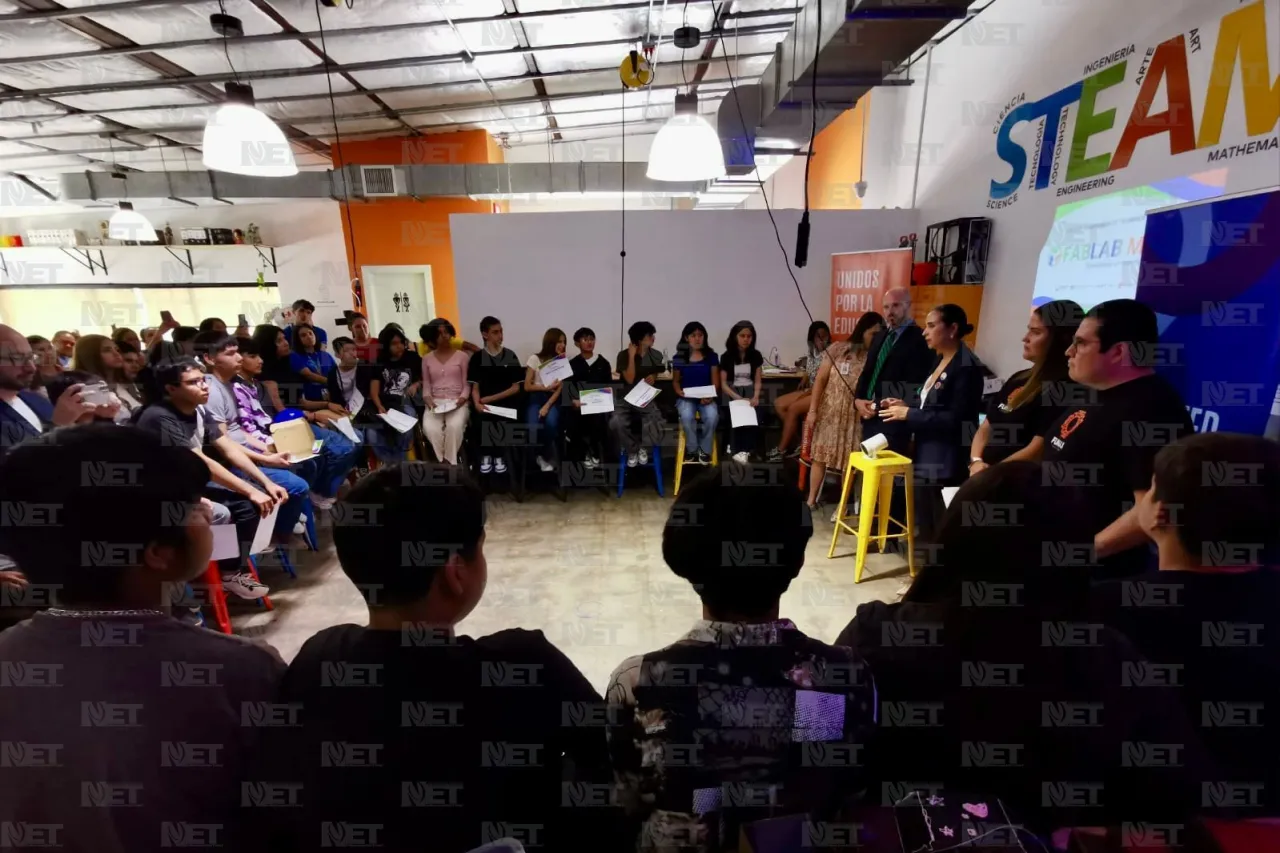 Alumnos de secundarias concluyen campamento de verano en Fab Lab Móvil
