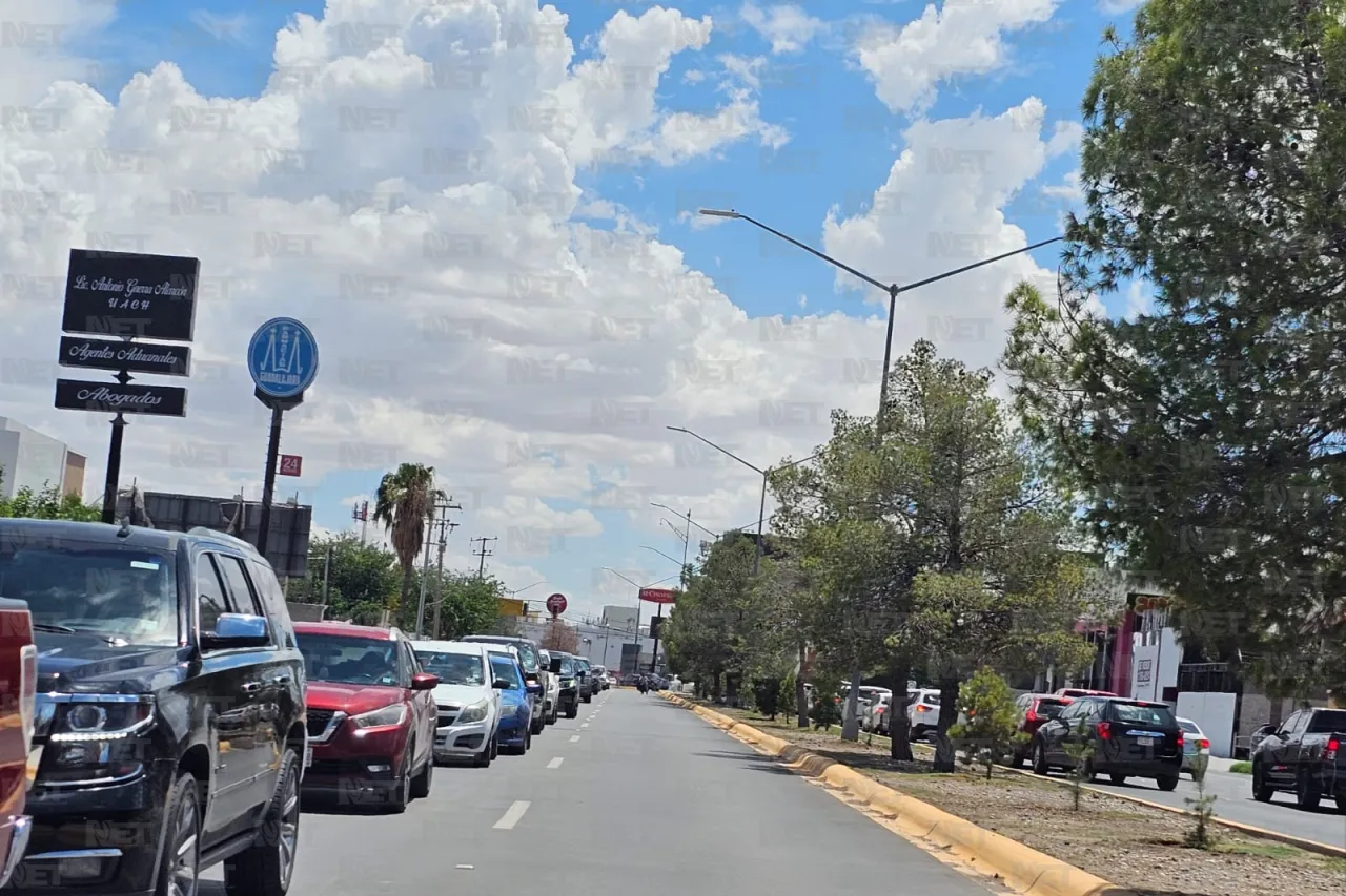 Fila hasta el Sanma para cruzar por el puente Libre