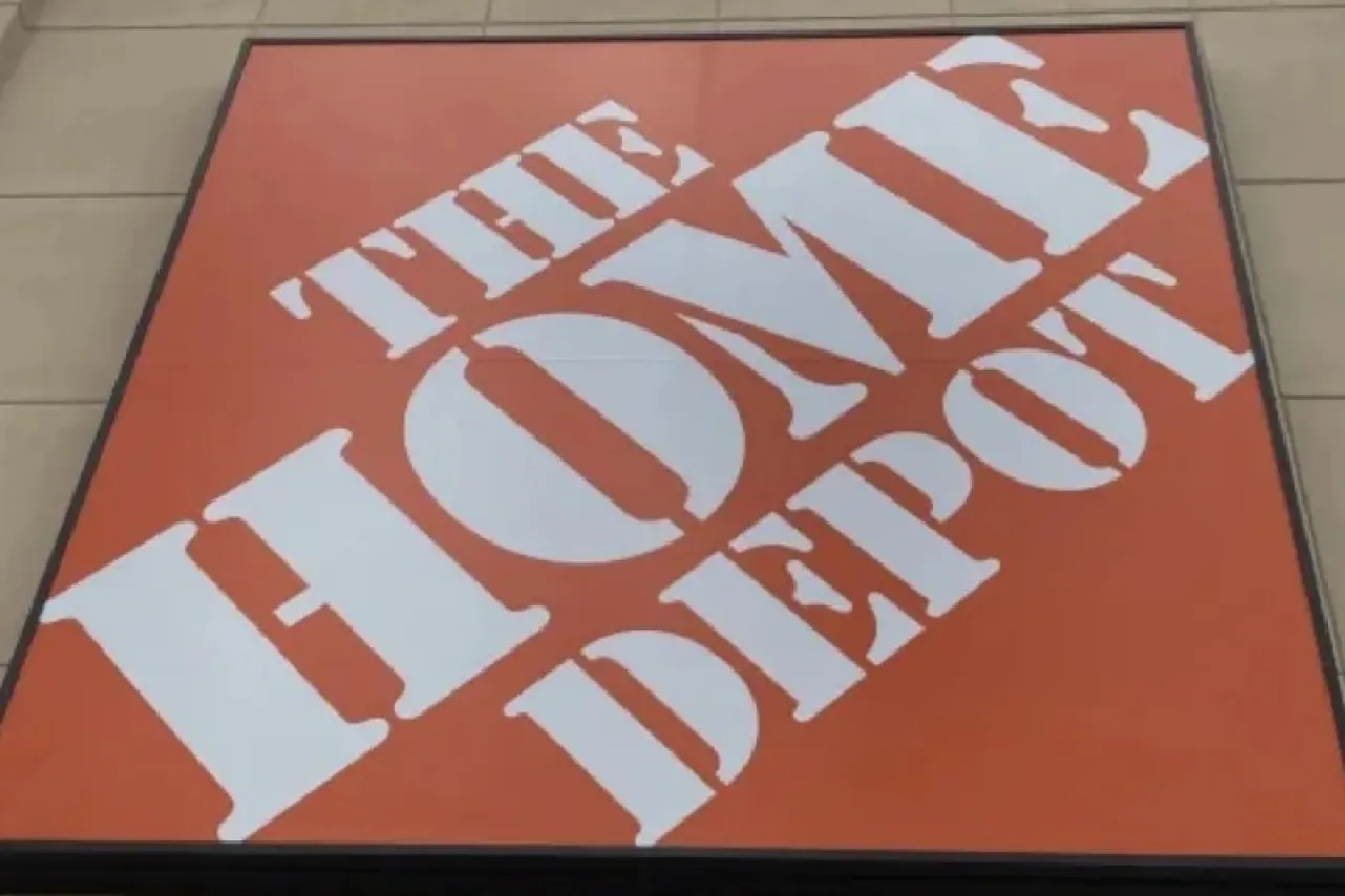 Asaltan con arma de fuego Home Depot de la López Mateos