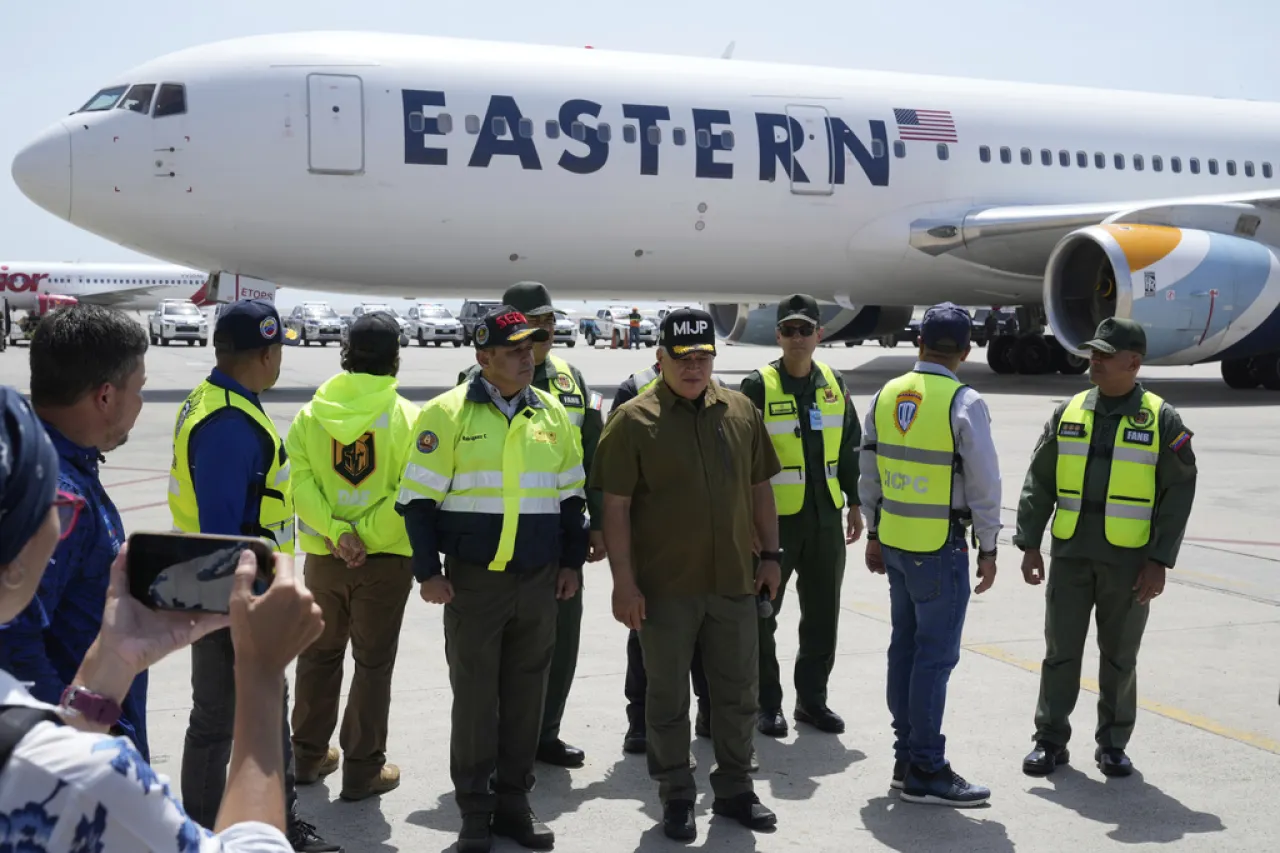 Venezuela libera 10 estadunidenses a cambio de migrantes presos en El Salvador