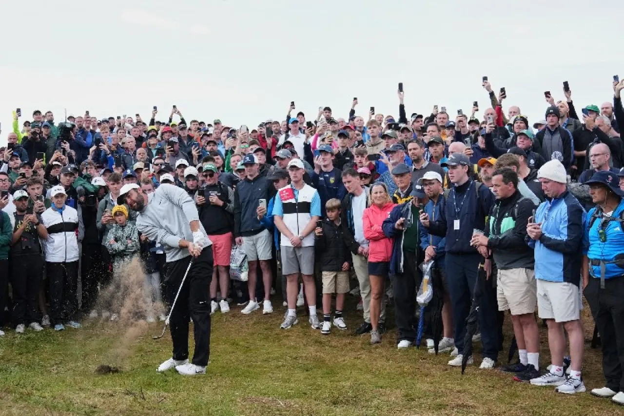 Scottie Scheffler llega a fin de semana en la cima del British Open