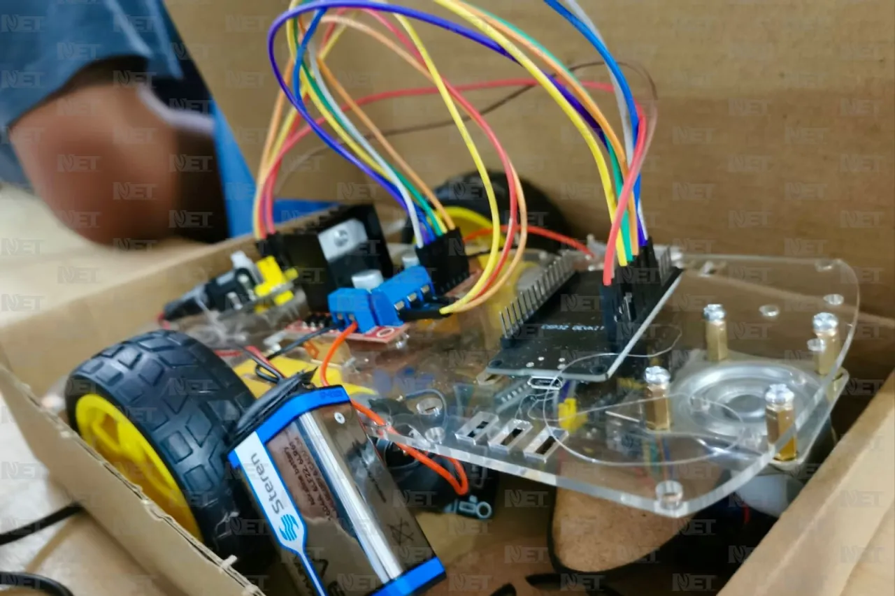 Alumnos de secundarias concluyen campamento de verano en Fab Lab Móvil