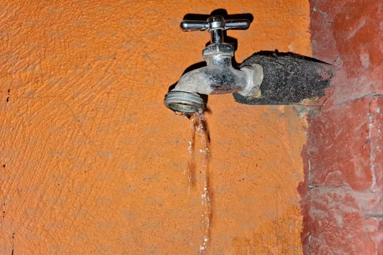 Fuga en red general deja sin agua a estas colonias de Juárez 