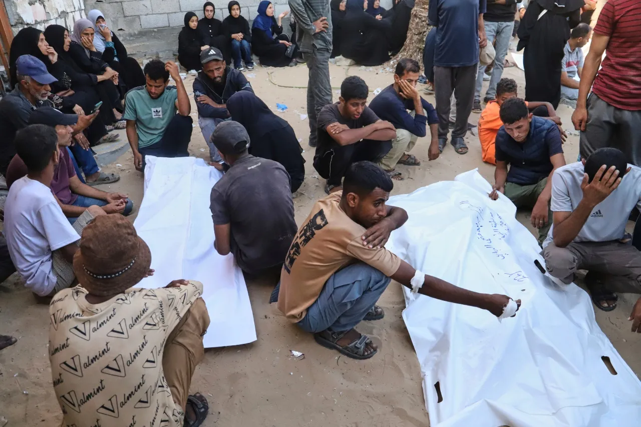 Fuerzas israelíes matan a 32 palestinos cerca de sitios de ayuda de grupo de EU