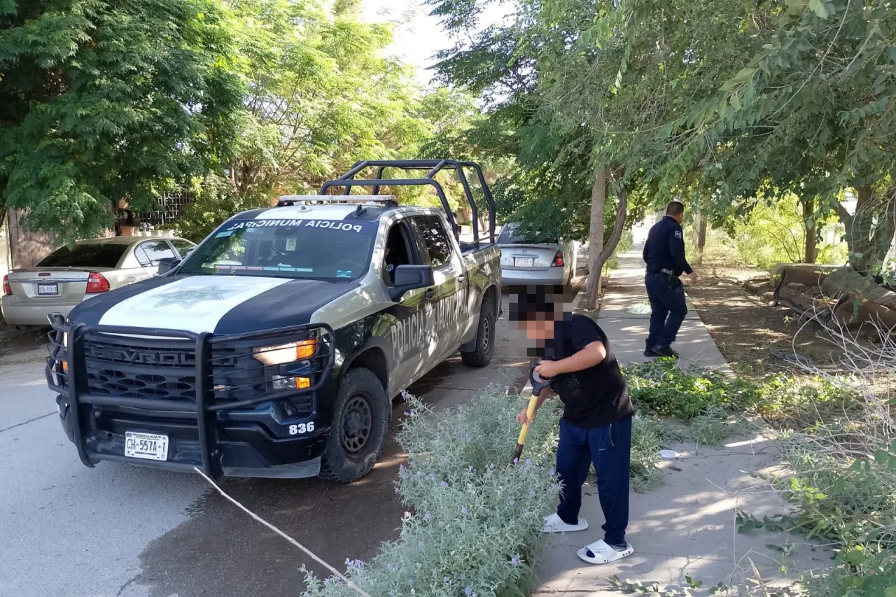 Policías y vecinos se unen en jornada de limpieza