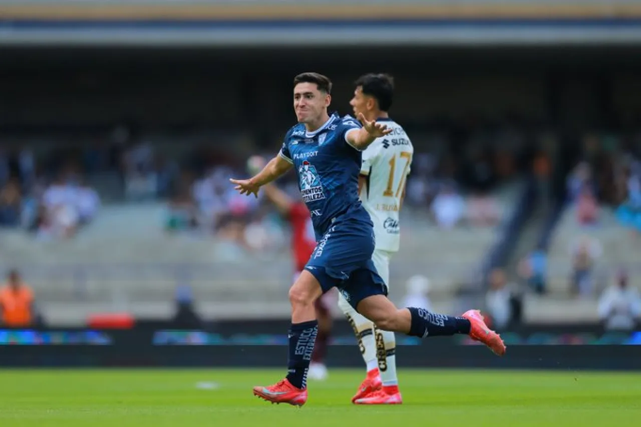 Pachuca remonta y vence a Pumas