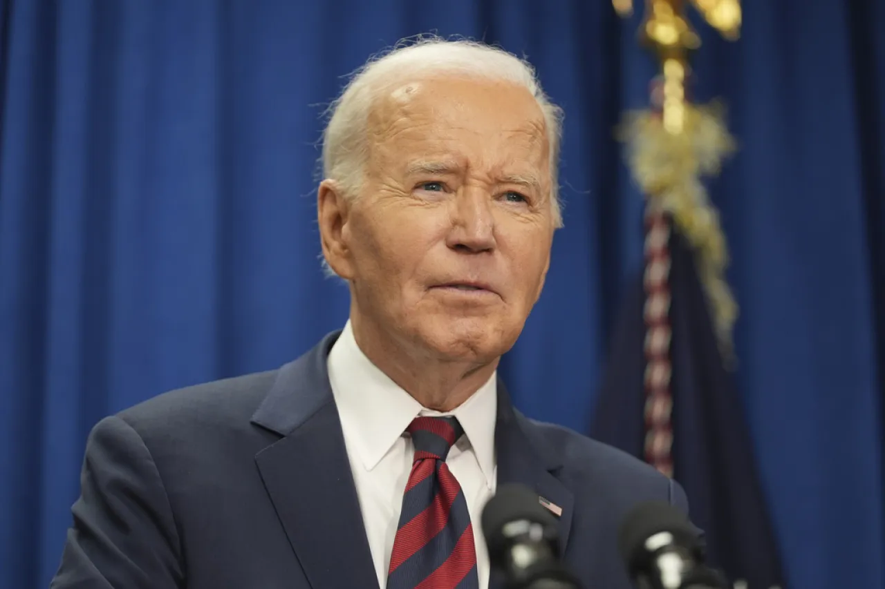Trump revive ataques a Biden con escándalo del autopen presidencial