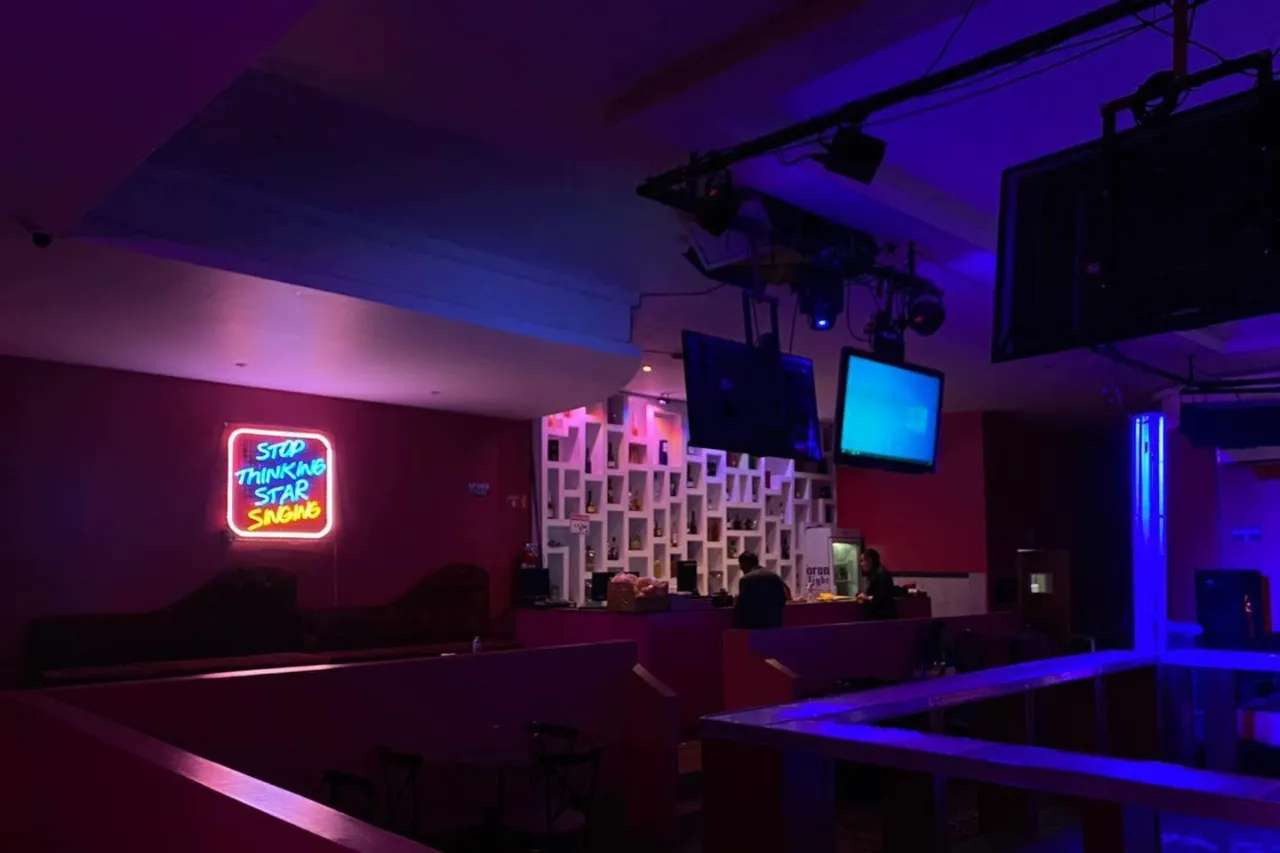 Clausuran el Afro Bar por vender botella sin marbete