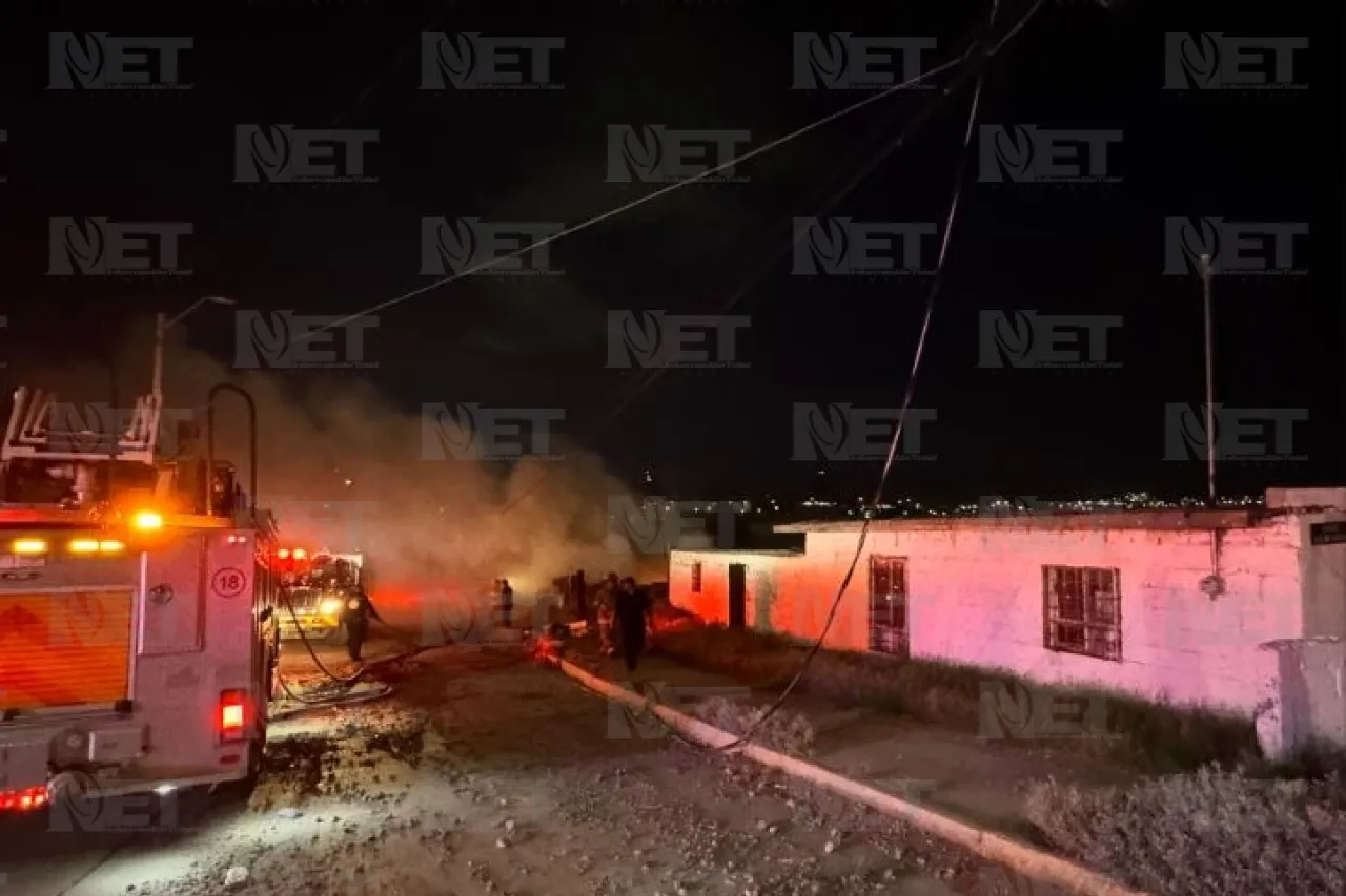Se incendia domicilio a metros de expendio de gas