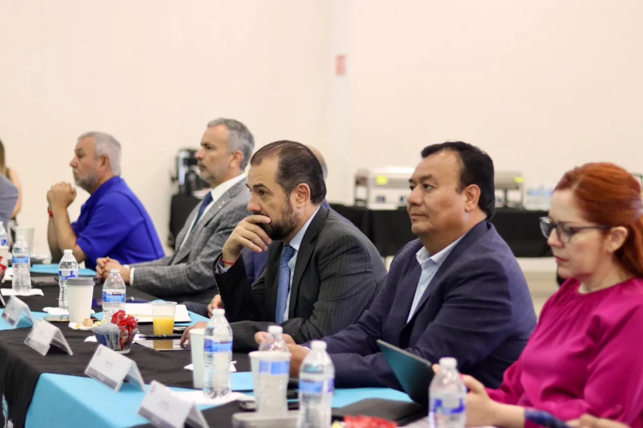 Se reúne secretario del Trabajo estatal con líderes industriales