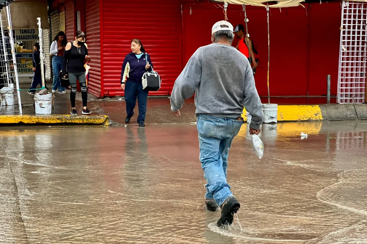 Precipitaciones continuas permanecerán durante este lunes