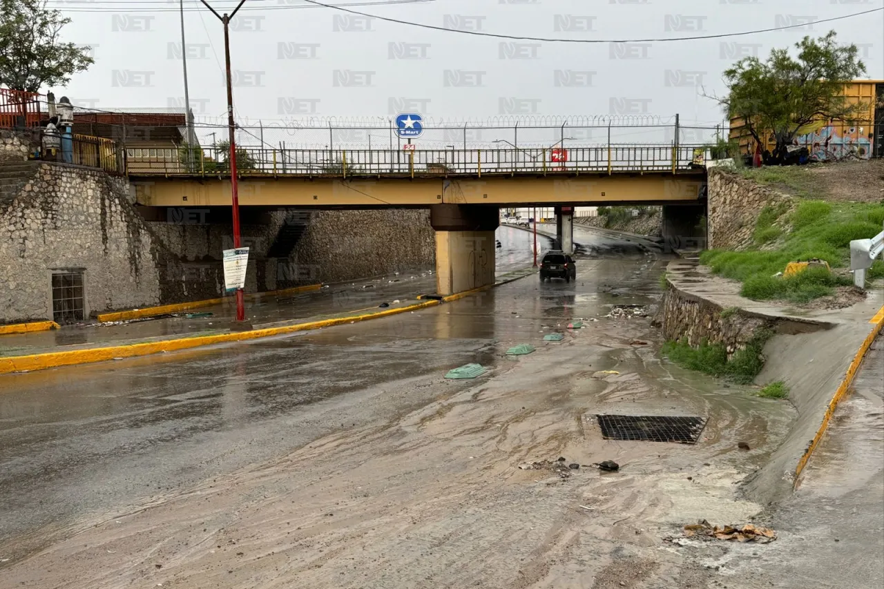 Desnivel de Insurgentes y eje vial, sin inundaciones pero con basura acumulada