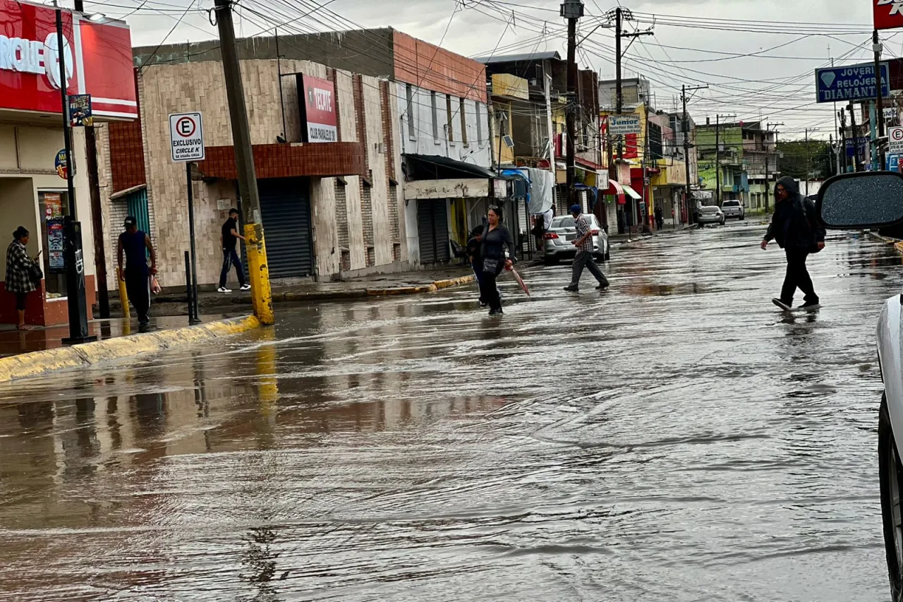Precipitaciones continuas permanecerán durante este lunes