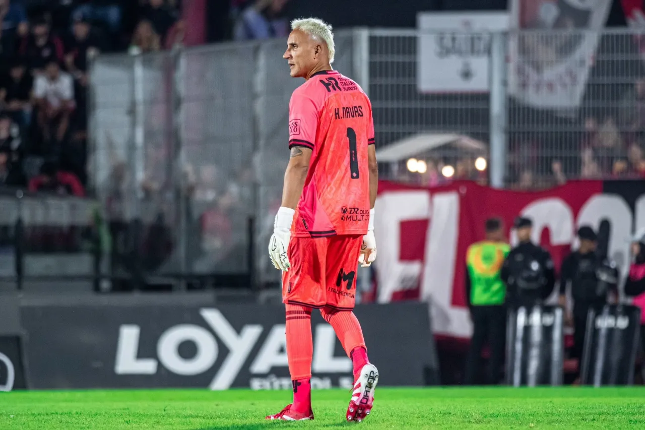 Keylor Navas jugará en Pumas