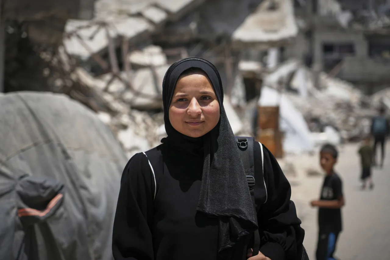 Adolescente de Gaza soñaba con ser doctora. Ahora solo quiere sobrevivir