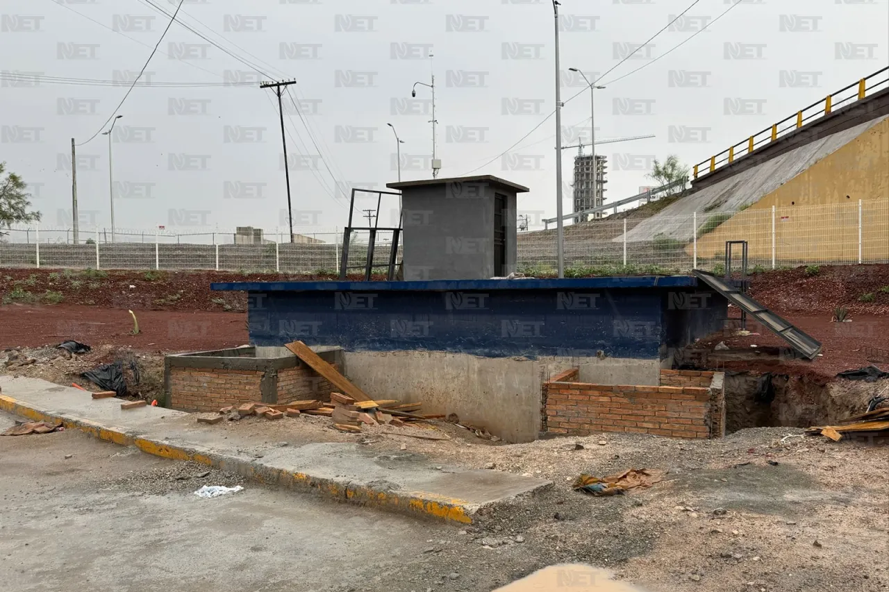 Desnivel de Insurgentes y eje vial, sin inundaciones pero con basura acumulada