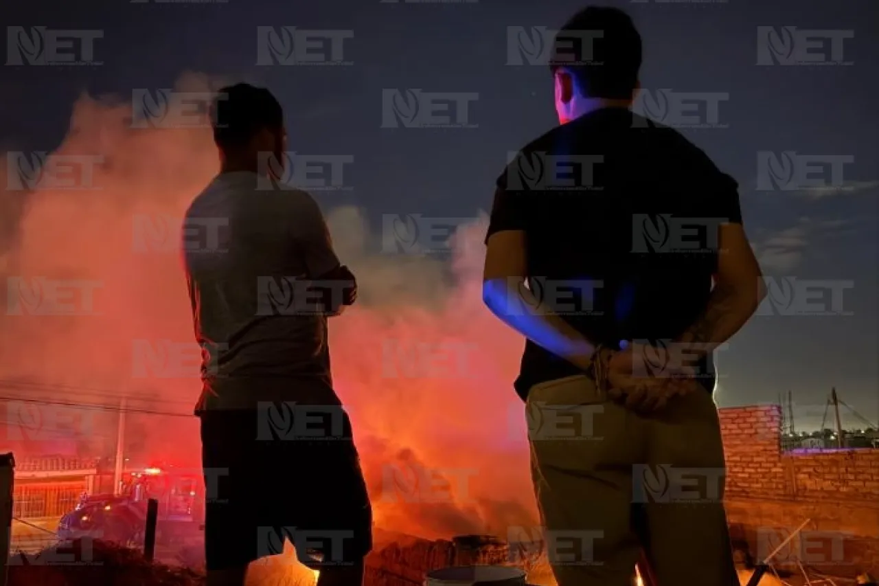 Se incendia domicilio a metros de expendio de gas
