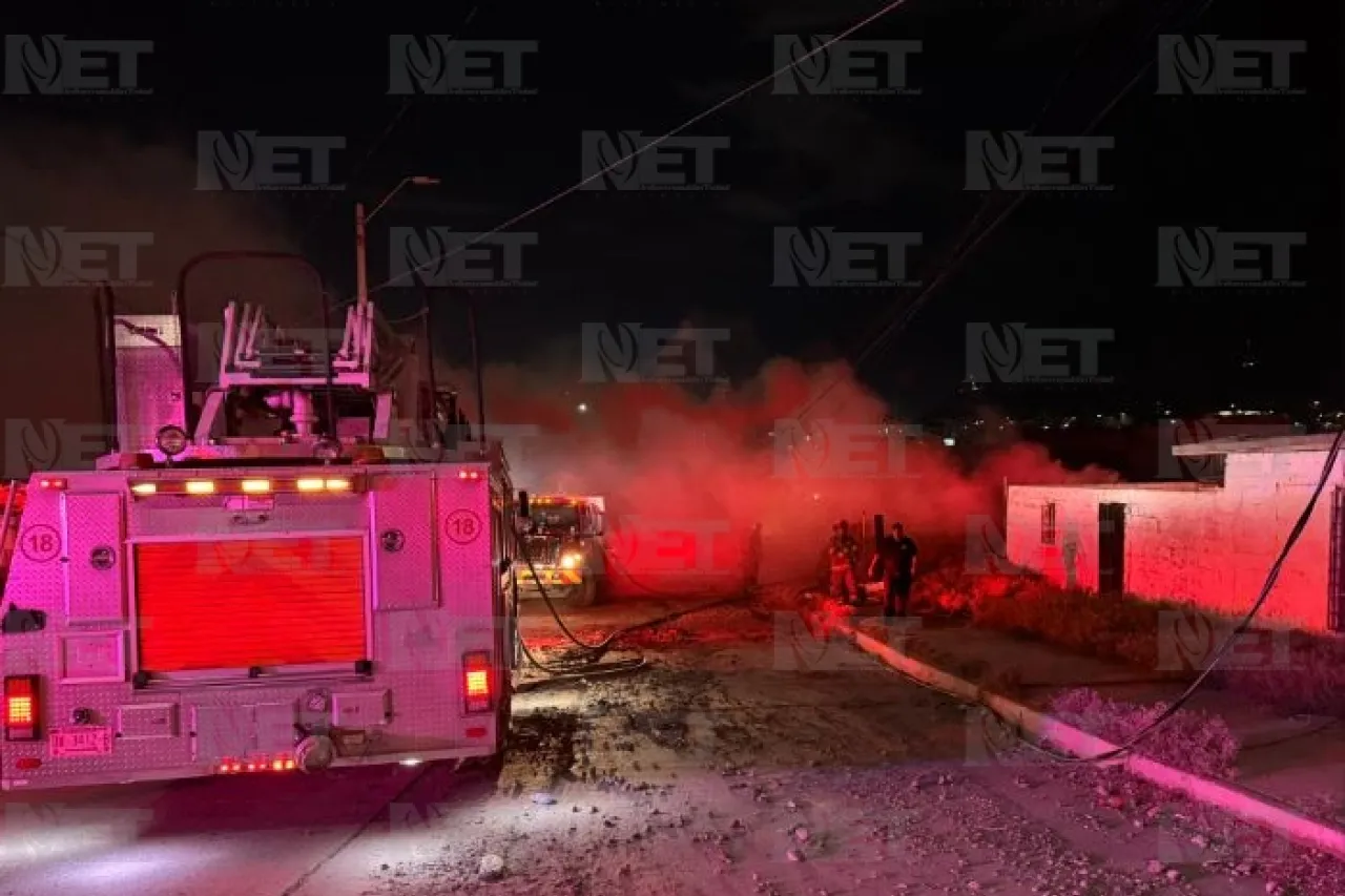 Se incendia domicilio a metros de expendio de gas