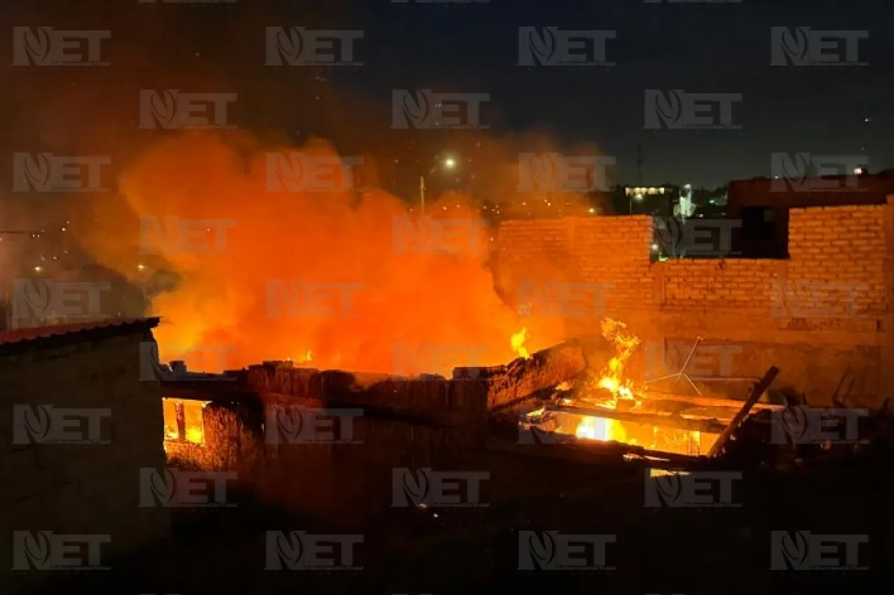 Se incendia domicilio a metros de expendio de gas