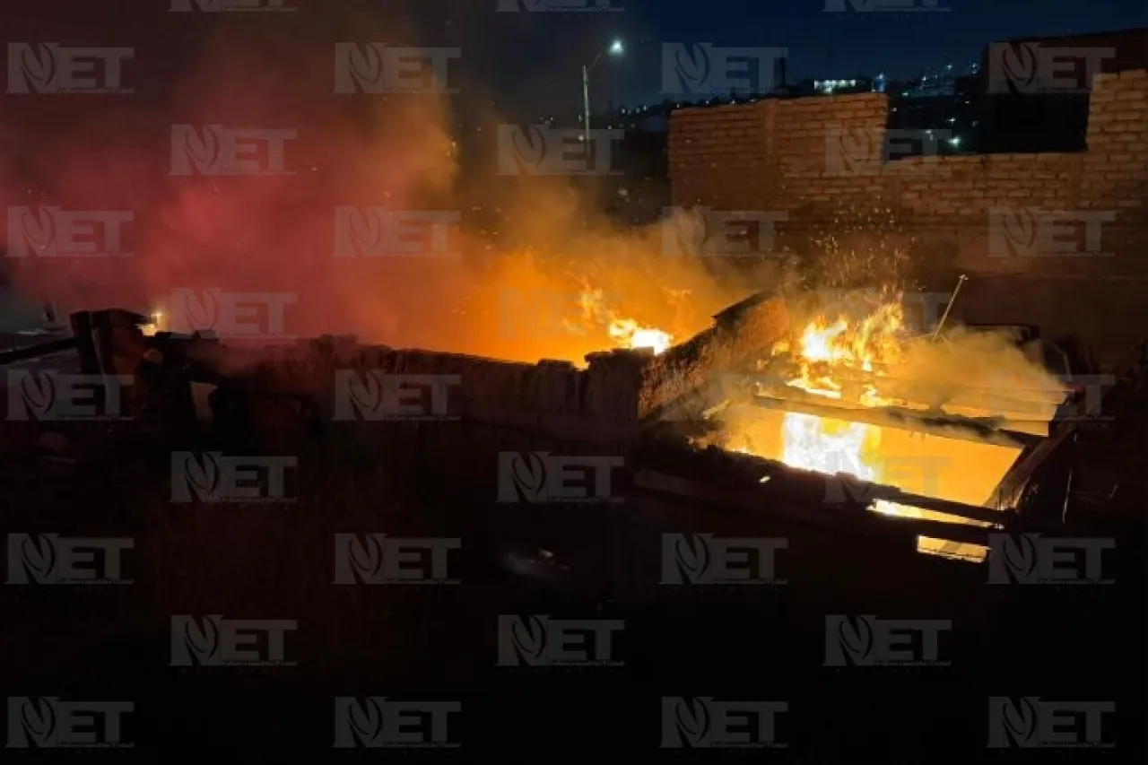 Se incendia domicilio a metros de expendio de gas