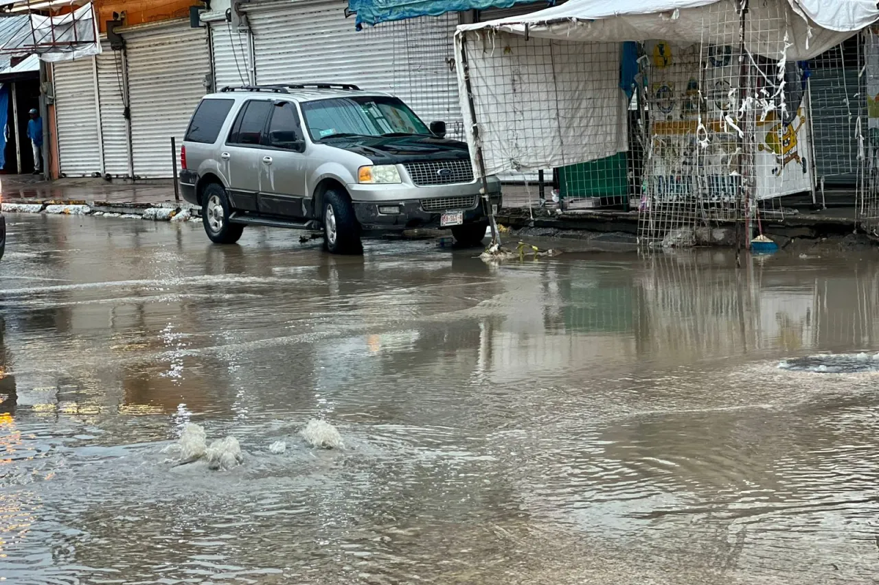 Precipitaciones continuas permanecerán durante este lunes
