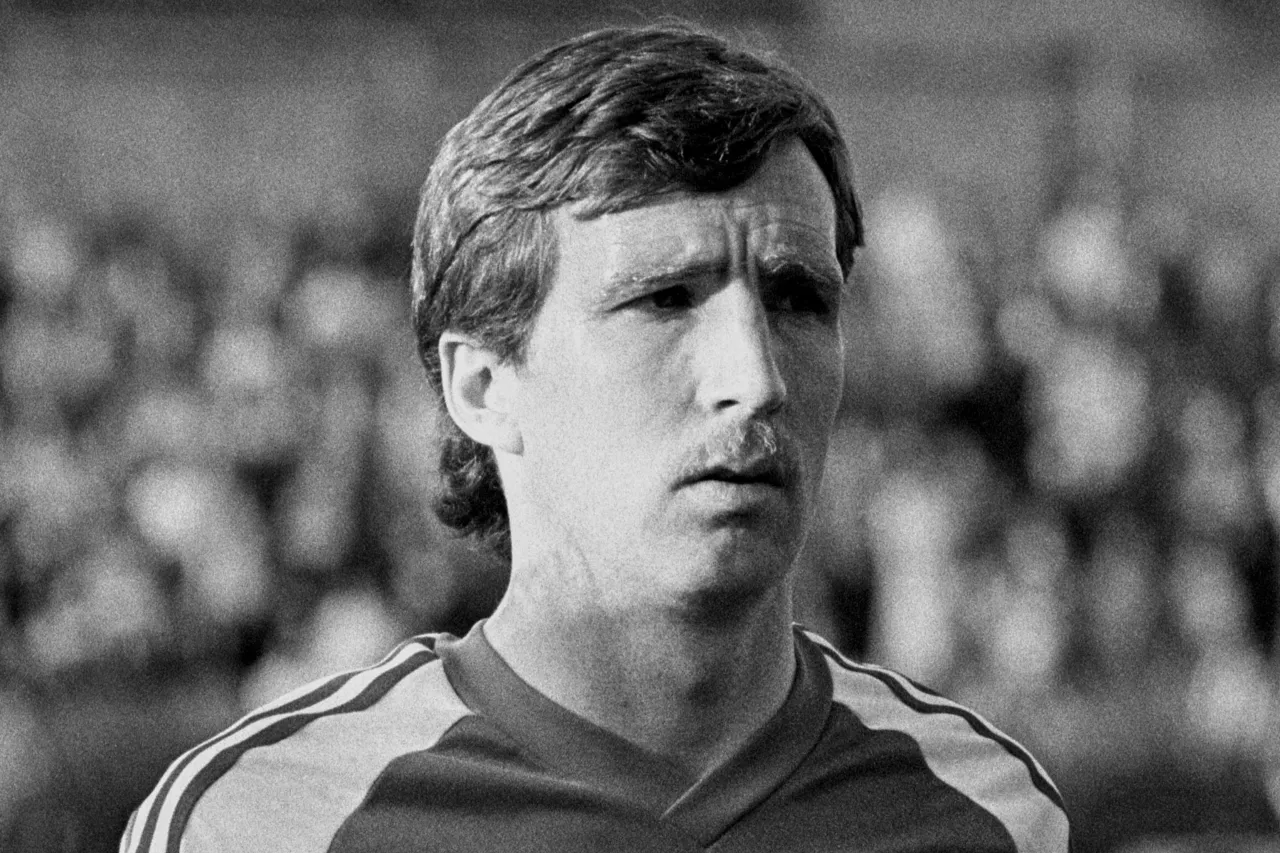 Fallece Joey Jones, ídolo de Liverpool, Wrexham y Gales