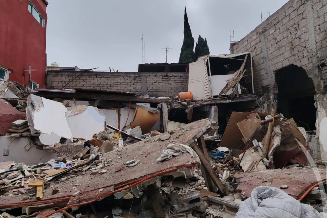 Estallido en casa deja una mujer muerta y seis heridos en el Edomex
